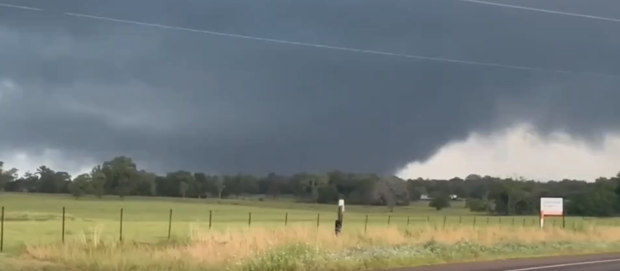 wedge tornado.jpg